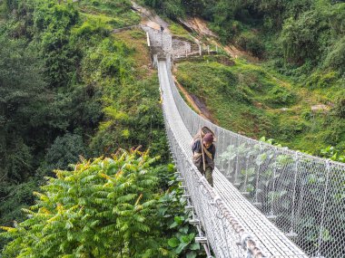 Nepal asma köprü asılı ip