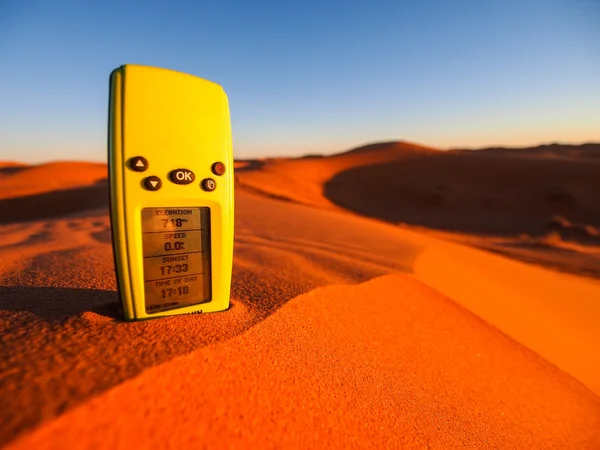 Navegador GPS en dunas de arena —  Fotos de Stock