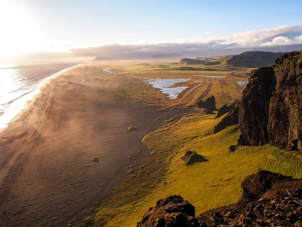 Kust island under solnedgång — Stockfoto