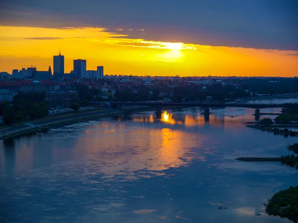 Mosty přes řeku wisla ve Varšavě — Stock fotografie