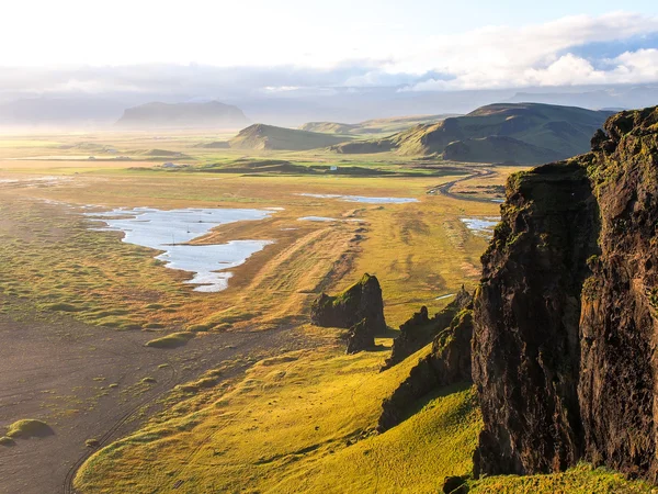 Línea costera de iceland durante la puesta del sol — Foto de Stock