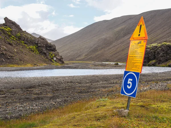 Advises before crossing river — Stock Photo, Image