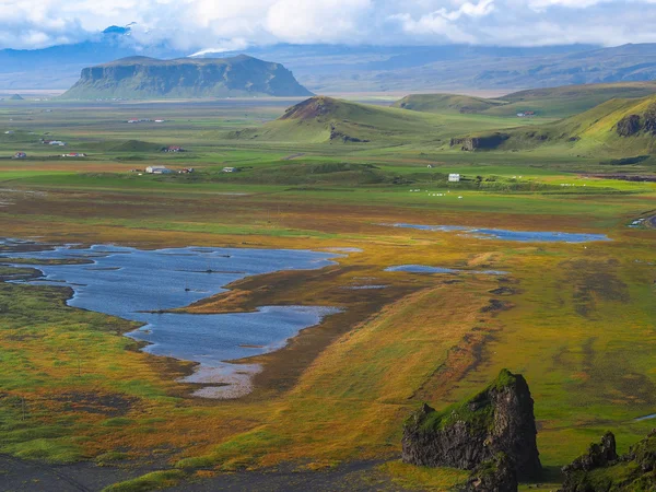 Línea costera de iceland durante la puesta del sol — Foto de Stock