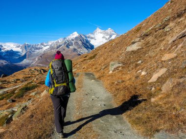 Matterhorn ve kadın Gezgin