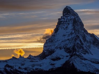 Matterhorn yansıması ile erken sabah