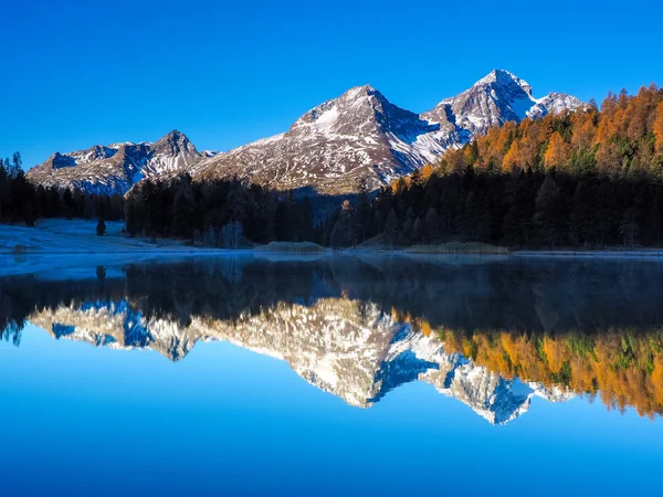 Lacul Lej da Staz — Fotografie, imagine de stoc