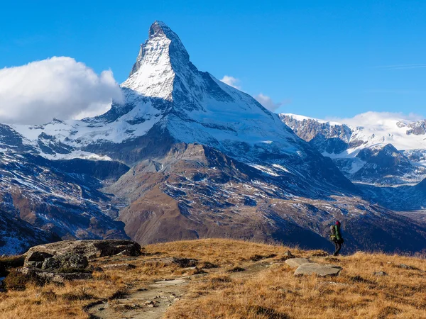 Matterhorn and woman traveler — Stock Photo, Image