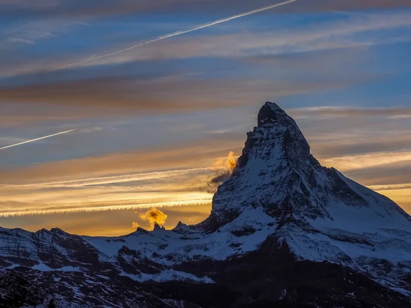 Matterhorn v brzy ráno s odleskem — Stock fotografie