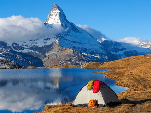 Zelt am Matterhorn — Stockfoto