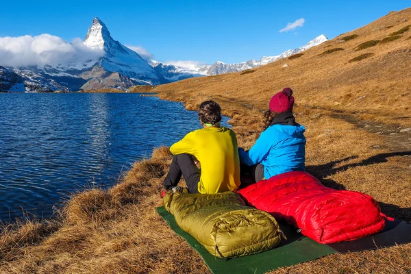 Couple near Matterhorn — Stock Photo, Image