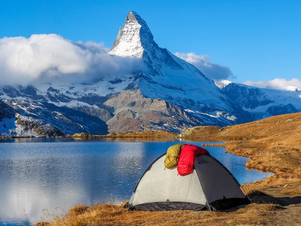 Zelt am Matterhorn — Stockfoto