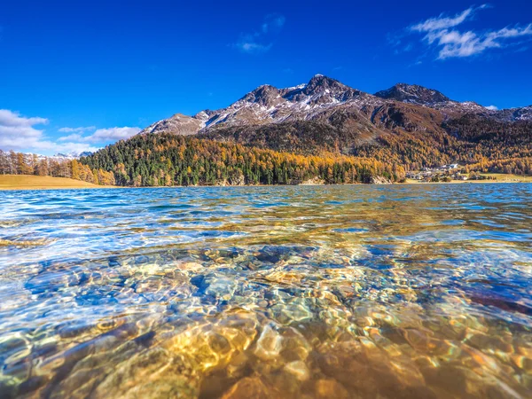 Réflexions d'automne sur le lac Silvaplana — Photo