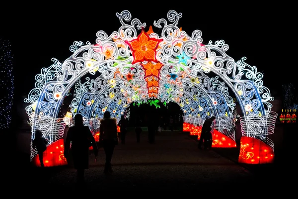 Vackert inredda grindar på magiska Lantern Festival med sil — Stockfoto