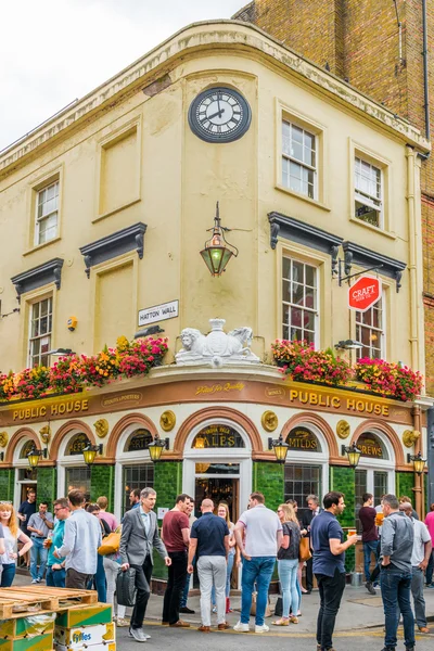 Pub en Leather Lane Street Market — Foto de Stock