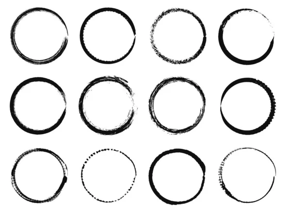 Grunge cirkel frames. Zwarte inkt borstel ronde vormen, ronde distress gestructureerde randen. Handgetekende grungy verf slagcirkels vector set — Stockvector