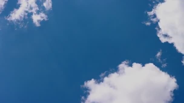 Witte Wolken Aan Blauwe Hemel Timelapse Beelden — Stockvideo