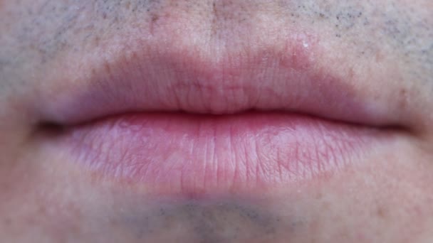 Los Labios Los Hombres Cerca Material Archivo — Vídeo de stock