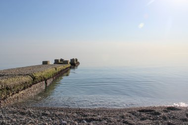 Mavi denize uzanan iskele