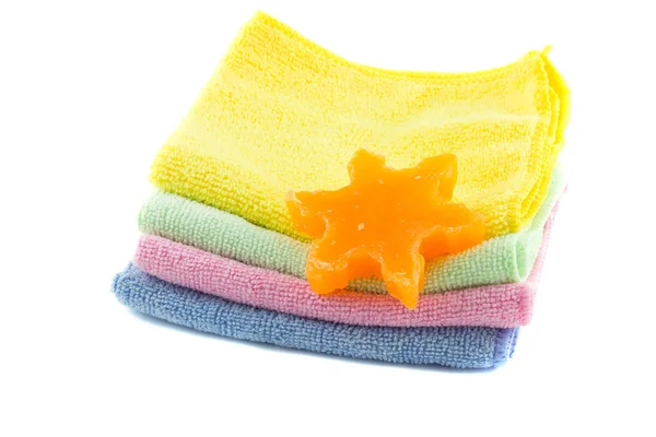 En stack av färgglada handdukar och tvål i form av en stjärna-form — Stockfoto
