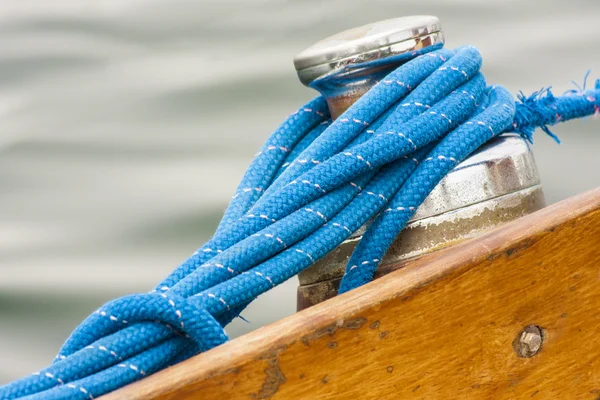 Detalhe do barco à vela - a partir da vela corda capstan — Fotografia de Stock