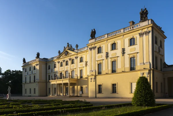 Palacio en Bialystok, la residencia histórica del magnate polaco . Imagen De Stock