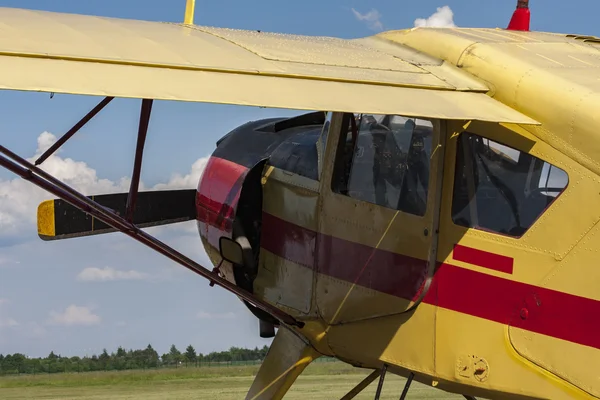 Alte landwirtschaftliche Flugzeuge. Details und Cockpit — Stockfoto