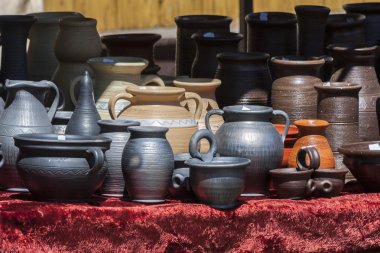 Bir ülke adil kil tencere