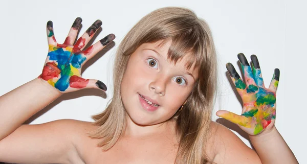 Meisje geschilderd vingers — Stockfoto