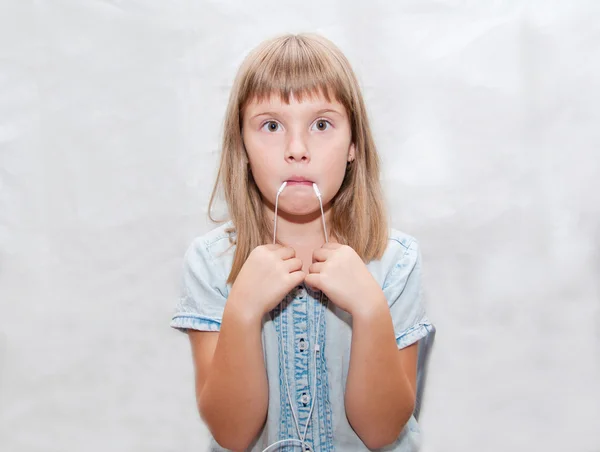 Girl with earphones — Stock Photo, Image