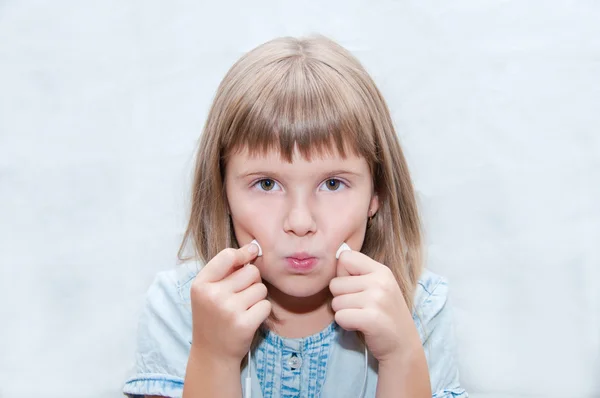 Girl with earphones — Stock Photo, Image