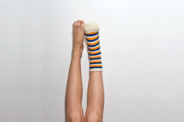 Mädchen Beine in Socken — Stockfoto