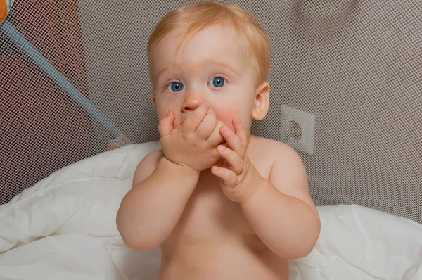 Bebê menino comer — Fotografia de Stock