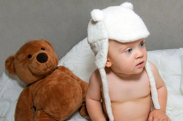 Baby boy hat fehér medve — Stock Fotó