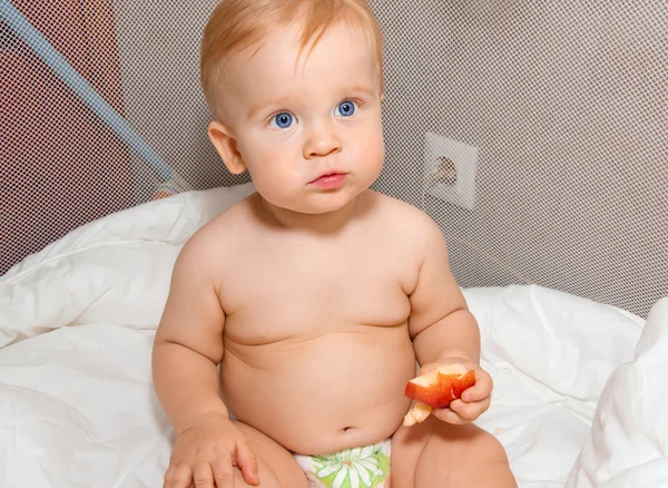 Bebê menino comer — Fotografia de Stock