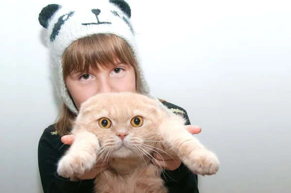 Chica y un gato — Stok fotoğraf