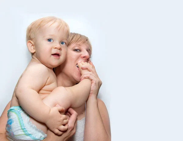 Mãe e filho posa — Fotografia de Stock