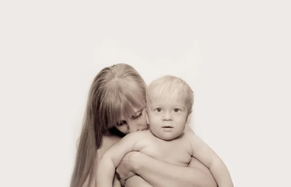 Madre e hijo sepia filtro — Foto de Stock