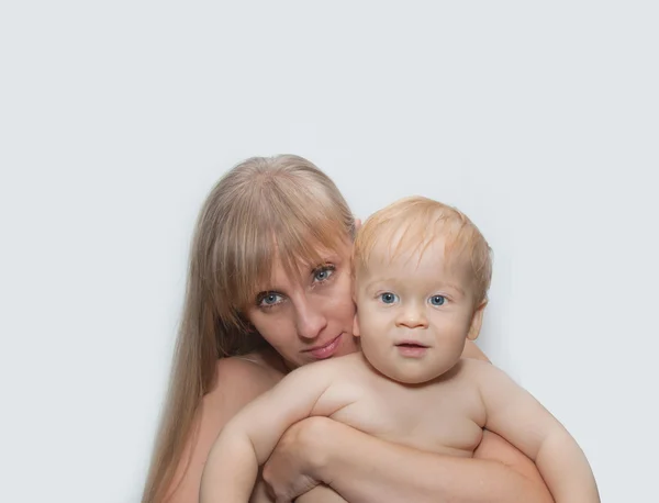 Mulher loira e criança — Fotografia de Stock