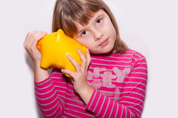 Tiener meisje met moneybox — Stockfoto