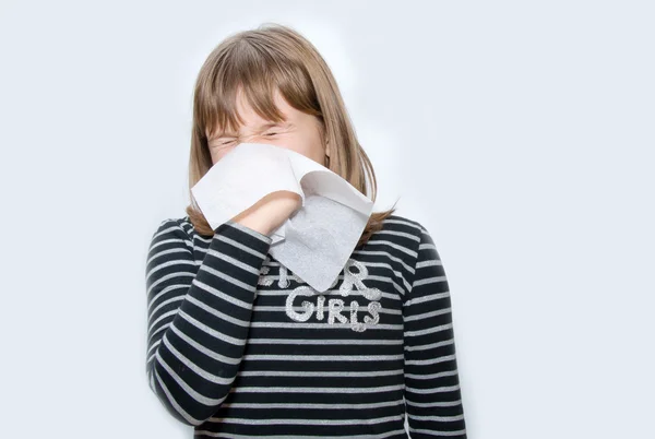 Estornudo adolescente chica — Foto de Stock