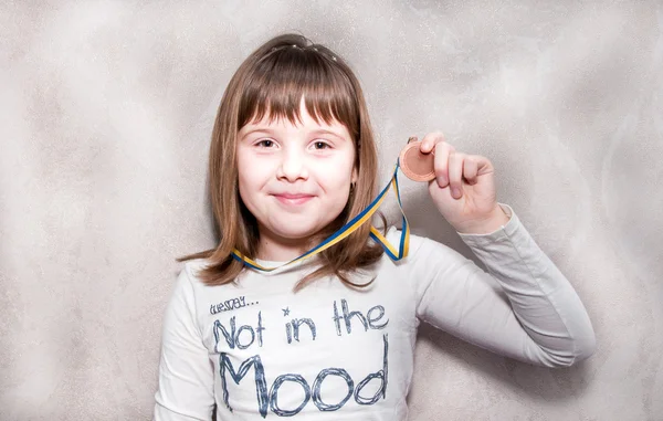 Girl and medal — Stock Photo, Image