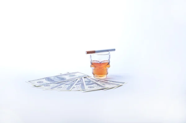 Sigara dolar ve viski