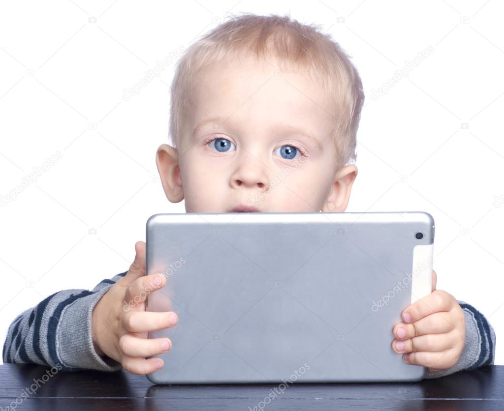 Bellissimo Bambino Con I Capelli Biondi E Gli Occhi Azzurri Foto Stock Foto Immagini C Milanika Depositphotos