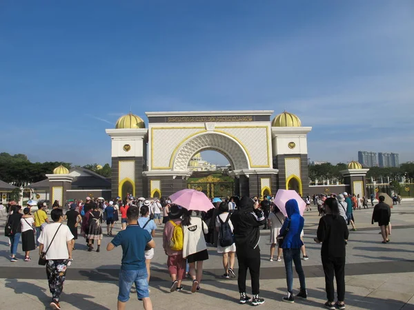 Kuala Lumpur Julio 2019 Los Turistas Visitan Istana Negara Palacio — Foto de Stock