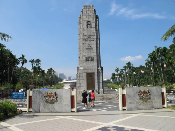 Kuala Lumpur Julio 2019 Los Turistas Visitan Tugu Negara Monumento — Foto de Stock