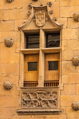 salamanca şehrinde kabukları evin güzel pencere