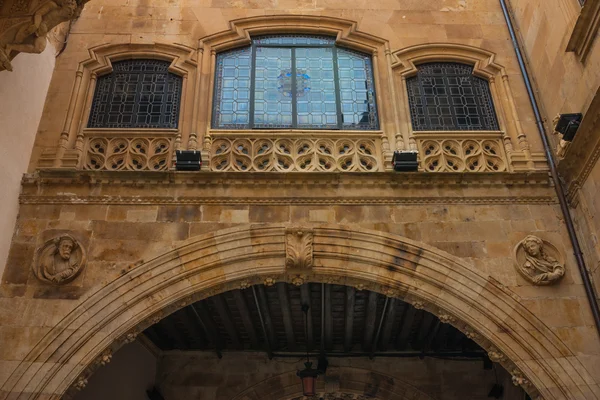 Large window in the Palace of La Salina courtyard — Stock Photo, Image