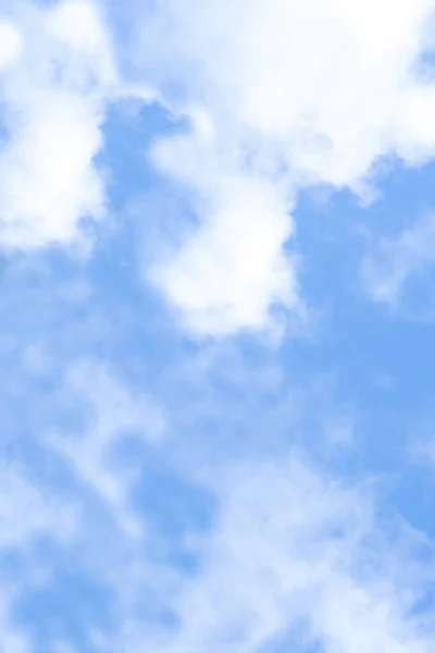 Cielo Azul Nube Blanca Esponjosa Día Soleado Vertical Natural Para — Foto de Stock