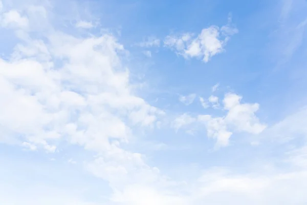 Kék Fehér Bolyhos Felhő Napsütéses Napon Horizontális Természetes Tavaszi Vagy — Stock Fotó