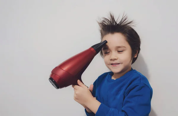 Candid Shot Lindo Niño Secándose Pelo Con Secador Pelo Alegre — Foto de Stock